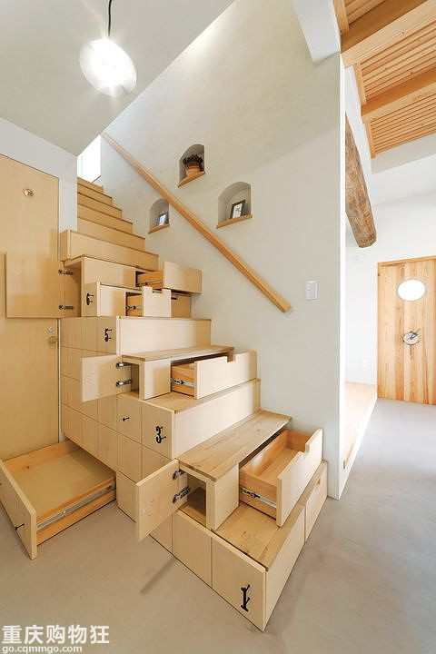 別怕，這類顏色的木板鋪滿墻一點(diǎn)也不壓抑、老土