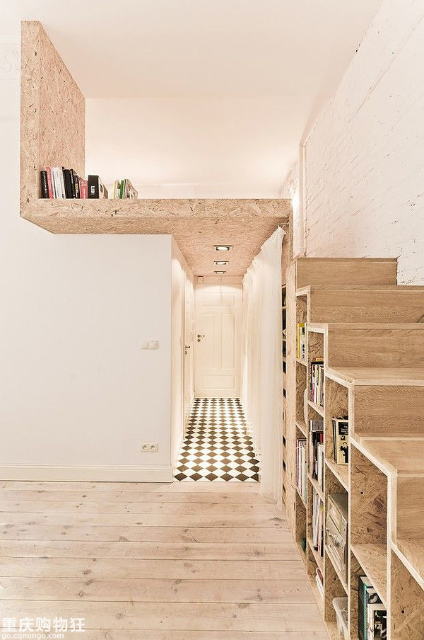 別怕，這類顏色的木板鋪滿墻一點(diǎn)也不壓抑、老土