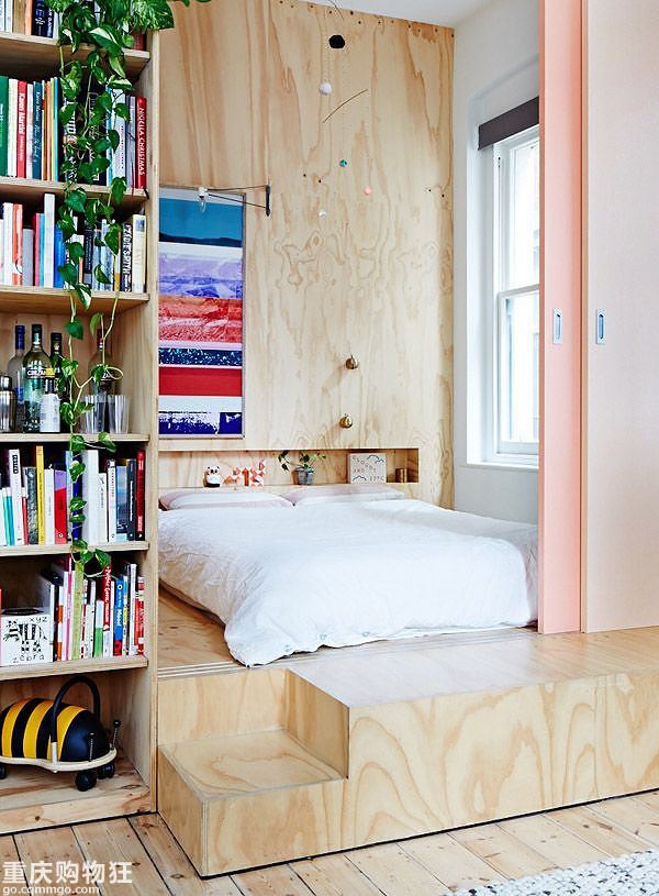 別怕，這類顏色的木板鋪滿墻一點(diǎn)也不壓抑、老土